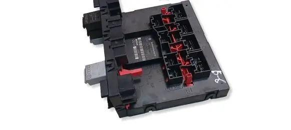 Volkswagen PASSAT B6 Fuse module H37S1301 3C0937049L F005V00532