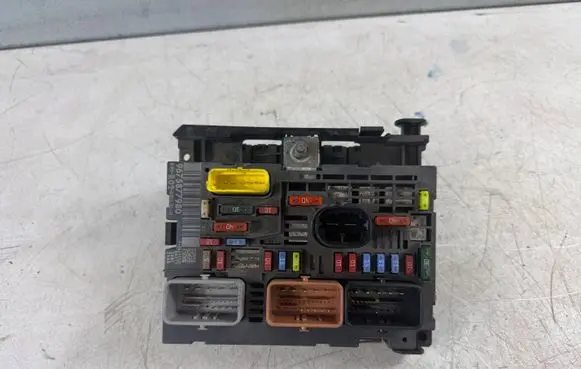Peugeot 3008 I Fuse box set 9675877980