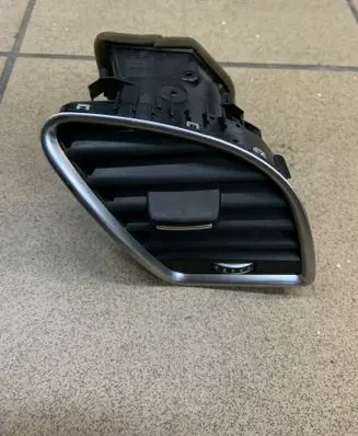 Audi A5 8T 8F Dashboard side air vent grill/cover trim 8T1820902G 8T1820902