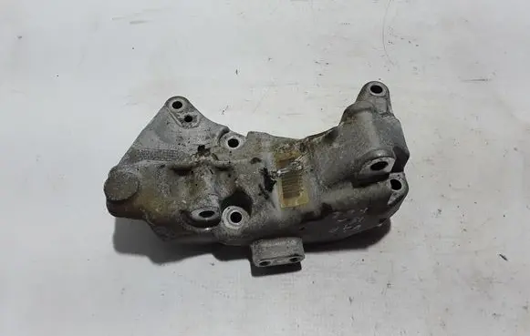 Volvo V40 Generator/alternator bracket 31670108