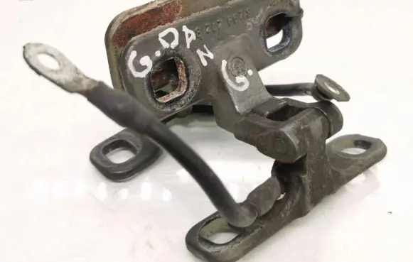Tailgate/trunk/boot hinge