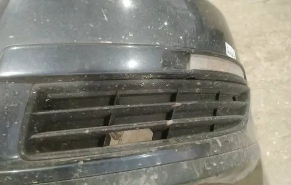 Volkswagen PASSAT B6 Front bumper lower grill 