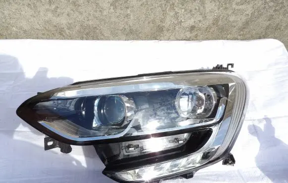 Renault Megane IV Headlight/headlamp 260603157R 90060911