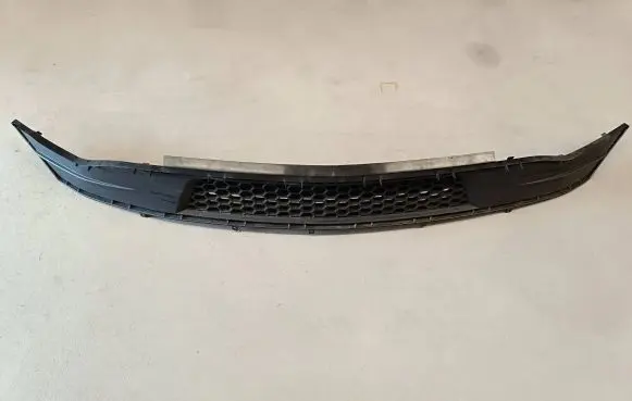 Ford Mustang VI Front bumper lower grill JR3B17K945