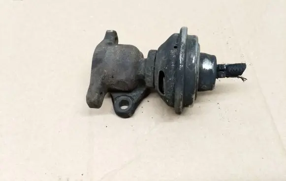 Volkswagen Golf III EGR valve 028131501E