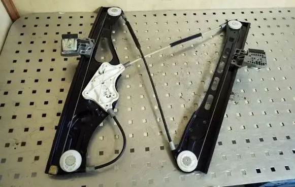 Mercedes-Benz E W211 Front window lifting mechanism without motor A2117200146
