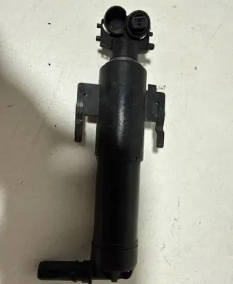 BMW 5 G30 G31 G38 Headlight washer spray nozzle 616773931003 739351003 7393510