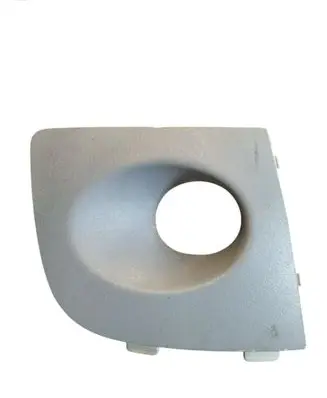 Subaru Impreza I Front fog light trim/grill