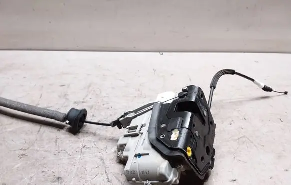 Audi Q3 8U Rear door lock 4G0839015