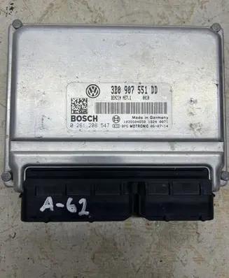 Volkswagen PASSAT B5.5 Engine control unit/module 3B0907551DD