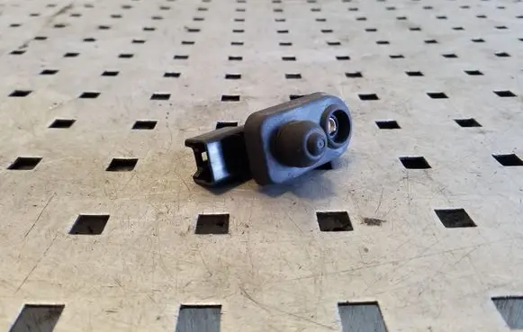 Mitsubishi L200 Rear door sensor 