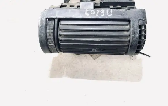 Opel Astra F Dash center air vent grill 90360117 1905871