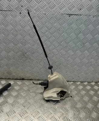 Volkswagen Golf V Rear door lock 7l0839015