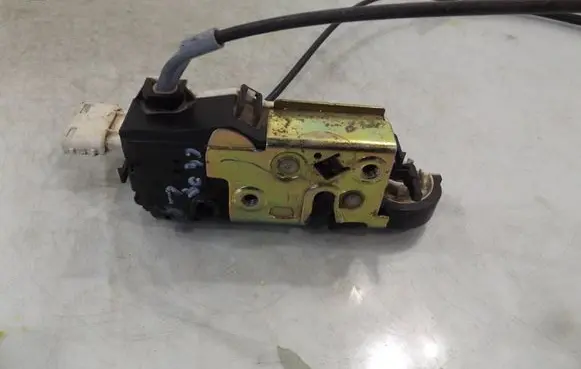 Citroen C4 I Picasso Front door lock 9647173980