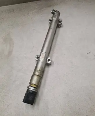 Volkswagen Golf VIII Fuel main line pipe 05C133320A 0261545169 05E906054A