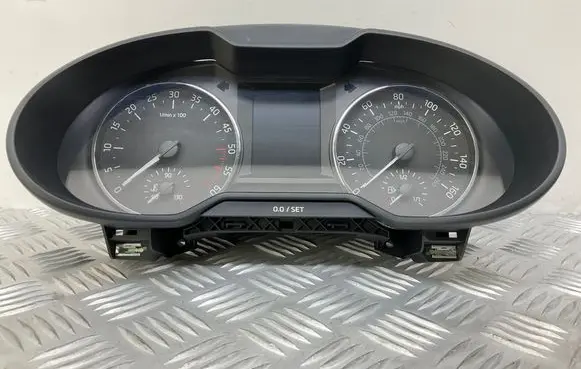 Speedometer (instrument cluster)