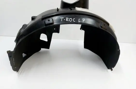 Front wheel arch liner splash guards