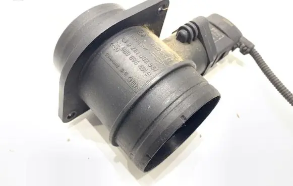 Volkswagen Touran I Mass air flow meter 038906461B