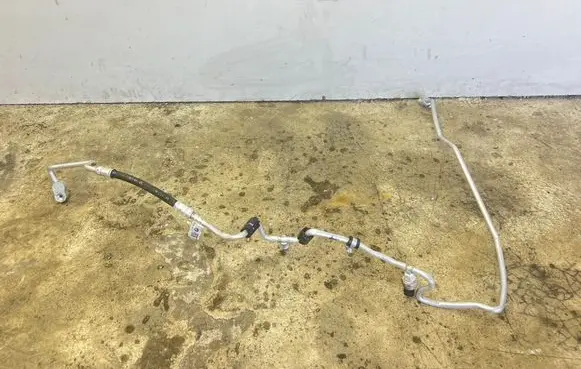 BMW 2 F44 Air conditioning (A/C) pipe/hose 6832951