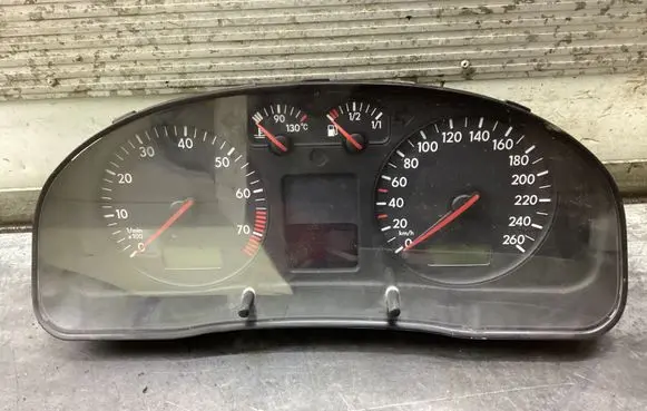 Volkswagen PASSAT B5 Speedometer (instrument cluster) 0263623023 6101381075 3B0920822