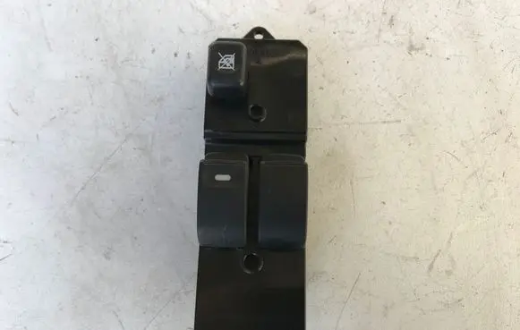 Mitsubishi Colt Electric window control switch MR587477 C8DD351M