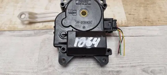 Toyota Prius (NHW20) Air flap motor/actuator 0637007440