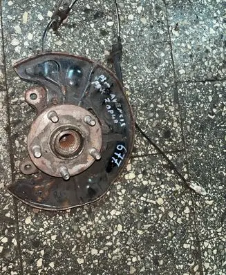 Toyota Avensis T250 Front wheel hub