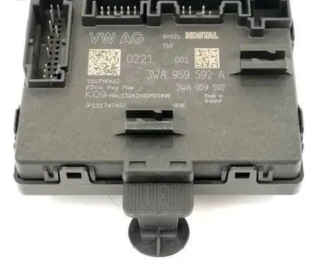 Volkswagen Tiguan Door control unit/module 3WA959592A