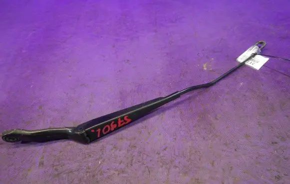 Peugeot 206 Front wiper blade arm