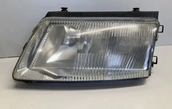 Volkswagen PASSAT B5 Headlight/headlamp