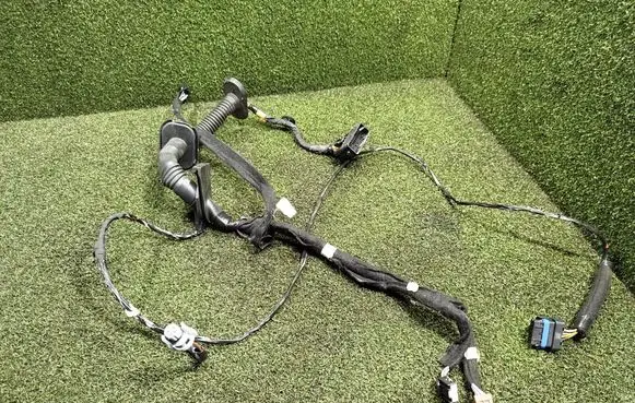Renault Master III Front door wiring loom 8200778254