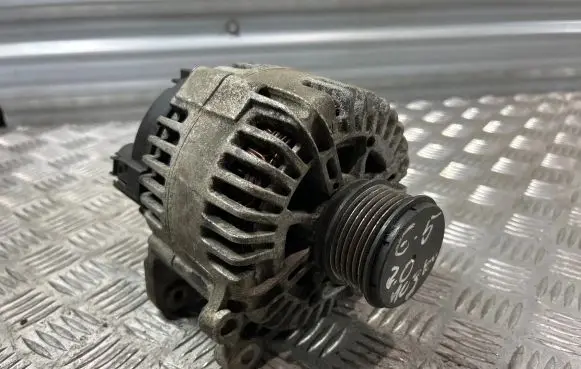 Volkswagen Golf Plus Generator/alternator 06F903023C
