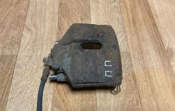 Volkswagen PASSAT B6 Front brake caliper 11810252012