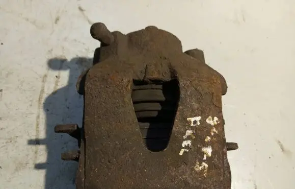 Volkswagen Golf V Front brake caliper