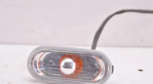 Front fender indicator light