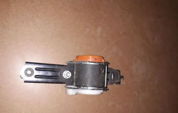 Middle seatbelt (rear)