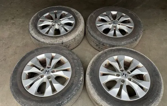 Honda CR-V R17 alloy rim