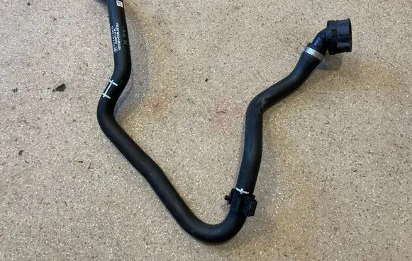 BMW i4 Engine coolant pipe/hose 8477899
