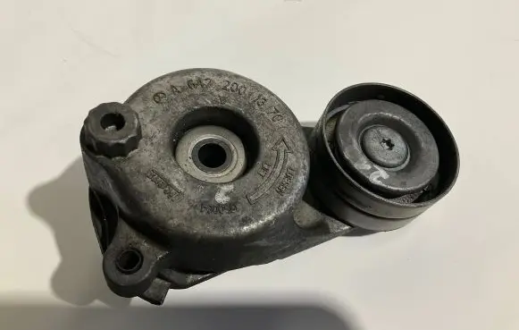Mercedes-Benz E W212 Alternator belt tensioner A6422001370