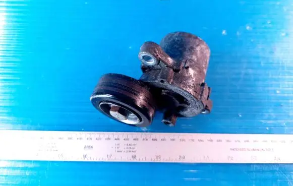 KIA Ceed Generator/alternator belt tensioner