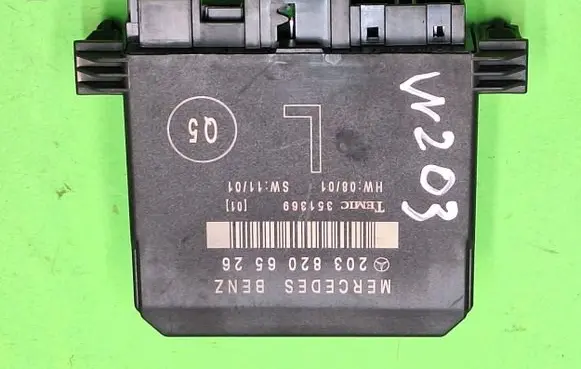 Mercedes-Benz C W203 Door control unit/module 2038206526 351369