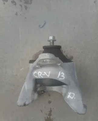 Honda CR-V Engine mount bracket