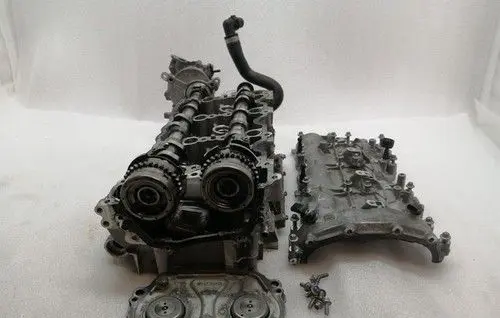 Mercedes-Benz C W205 Other cylinder head part A2760102413