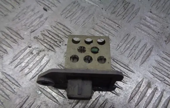 Peugeot 206 Coolant fan relay 