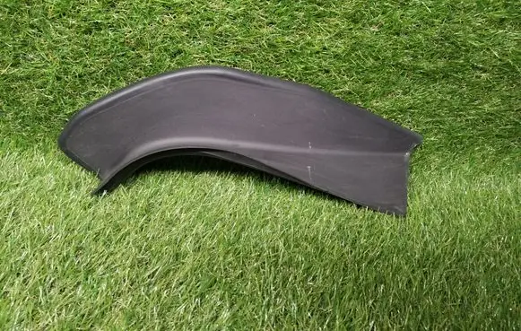 Rear/tail light trim molding