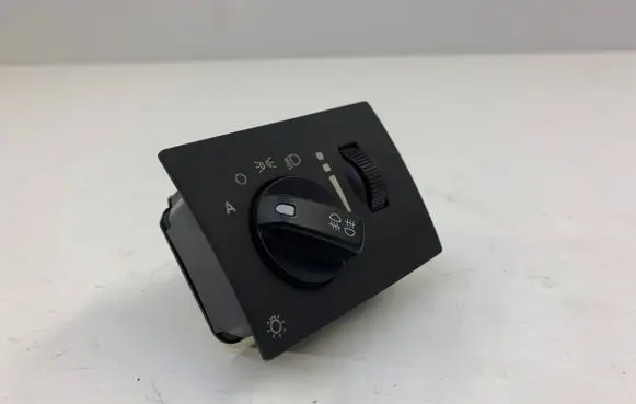 Chrysler 300 - 300C Light switch P68020012A