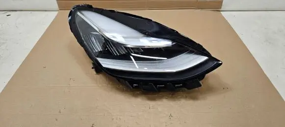 Tesla Model 3 Headlight/headlamp 107737650B