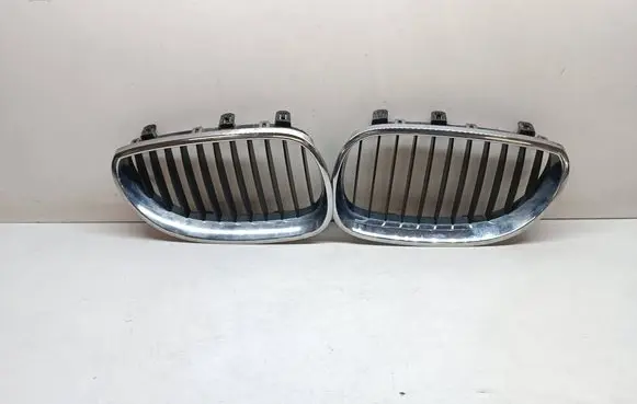 BMW 5 E60 E61 Front grill 7027062 7027061