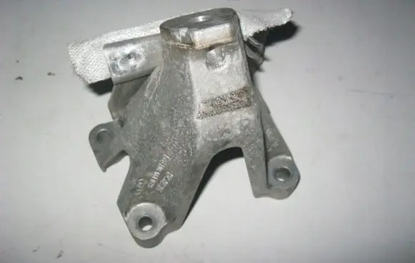 Audi A4 S4 B8 8K Engine mounting bracket 8K0199307AQ