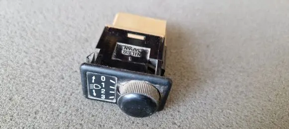 Nissan Patrol Y61 Headlight level height control switch